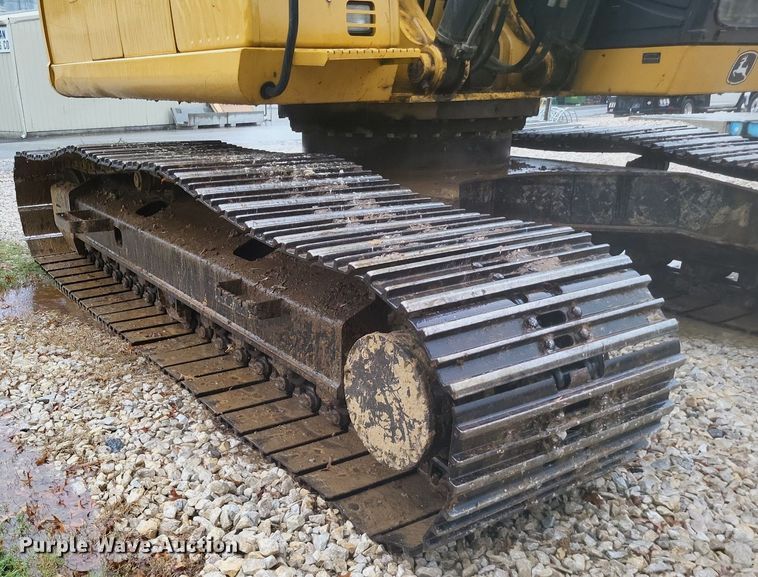 image for item DK1129 2006 John Deere 240D LC  excavator