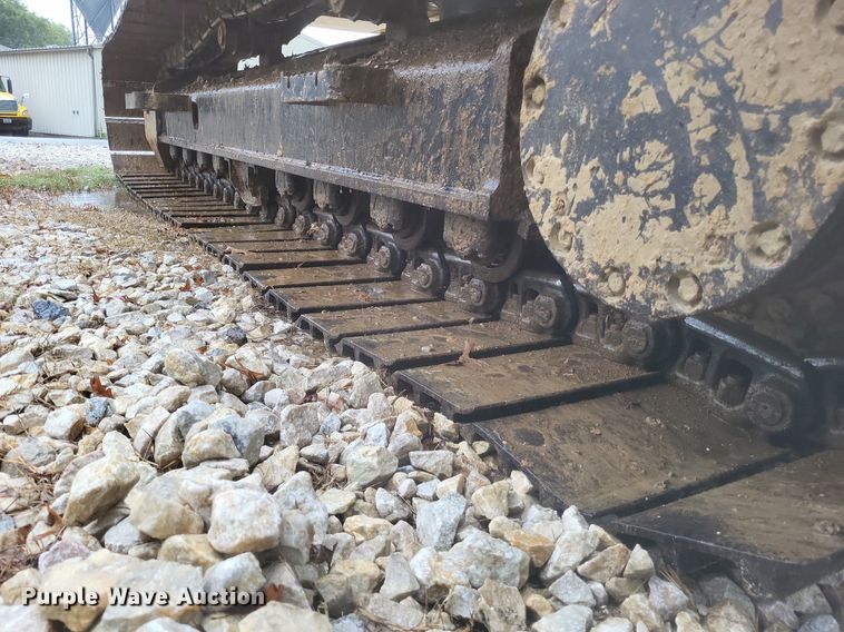 image for item DK1129 2006 John Deere 240D LC  excavator