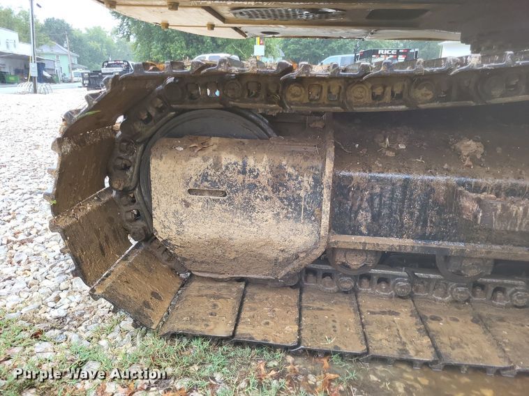 image for item DK1129 2006 John Deere 240D LC  excavator