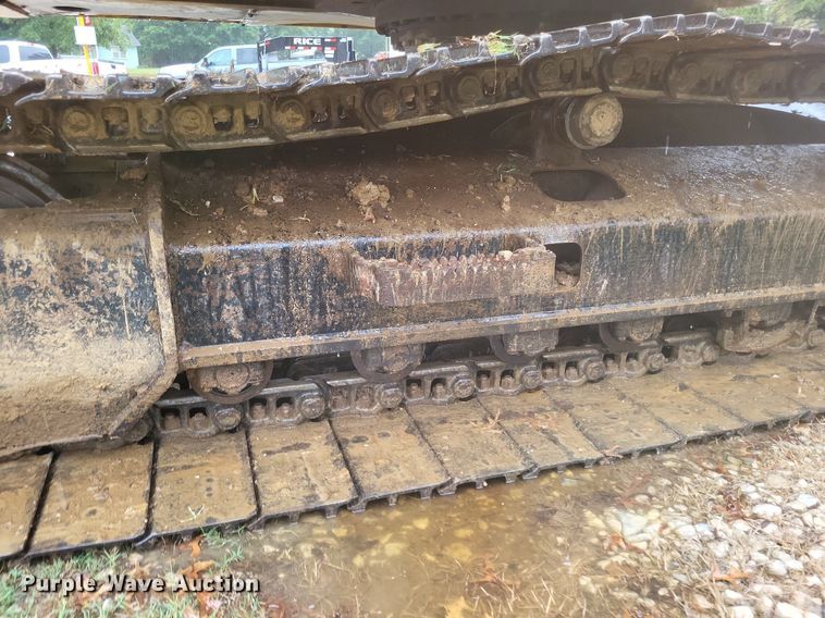 image for item DK1129 2006 John Deere 240D LC  excavator