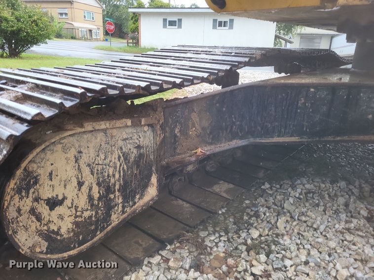 image for item DK1129 2006 John Deere 240D LC  excavator