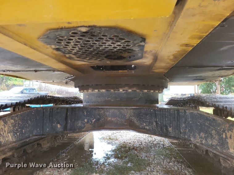 image for item DK1129 2006 John Deere 240D LC  excavator