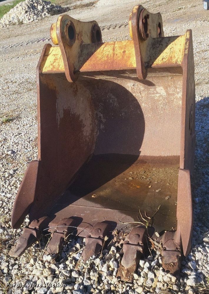 image for item DK1129 2006 John Deere 240D LC  excavator