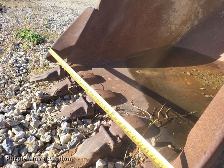 image for item DK1129 2006 John Deere 240D LC  excavator