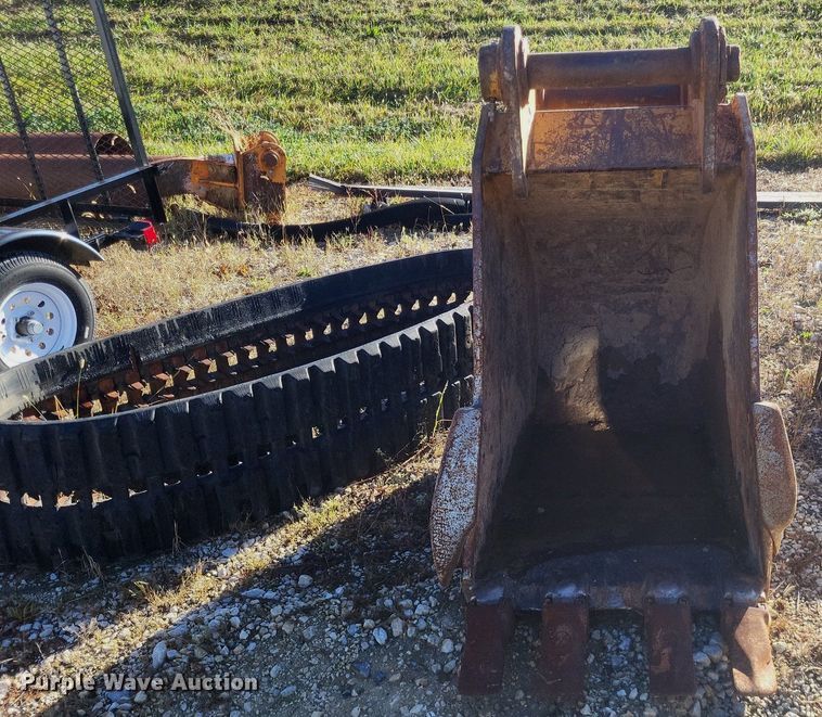 image for item DK1129 2006 John Deere 240D LC  excavator