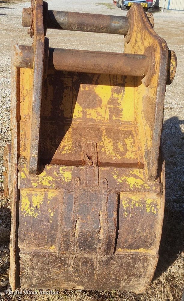 image for item DK1129 2006 John Deere 240D LC  excavator