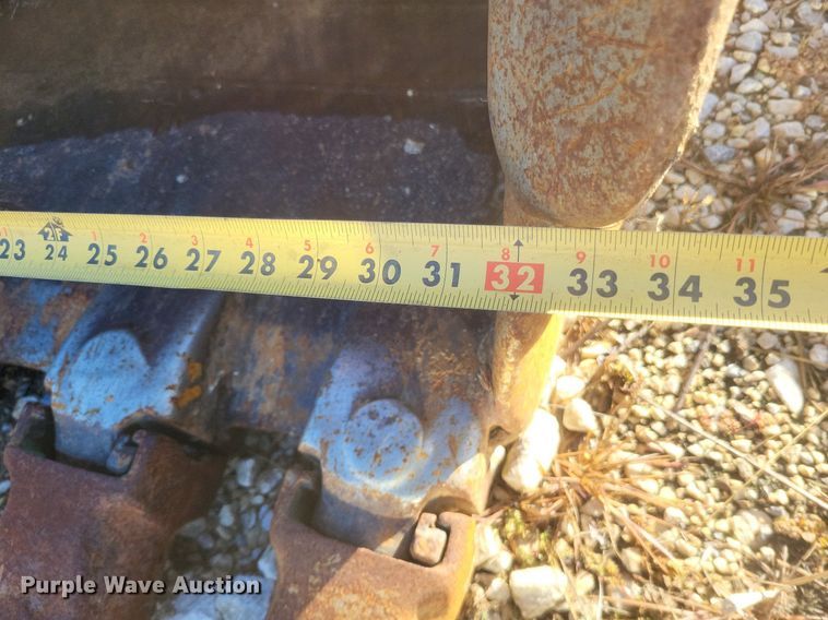 image for item DK1129 2006 John Deere 240D LC  excavator