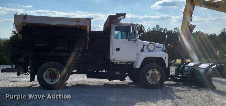 image for item DK1140 1995 Ford L8000  dump truck