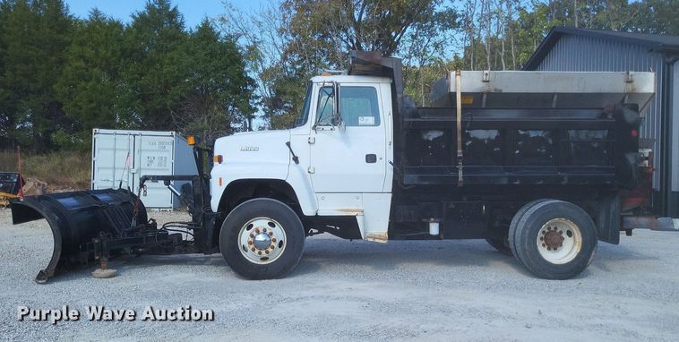 image for item DK1140 1995 Ford L8000  dump truck