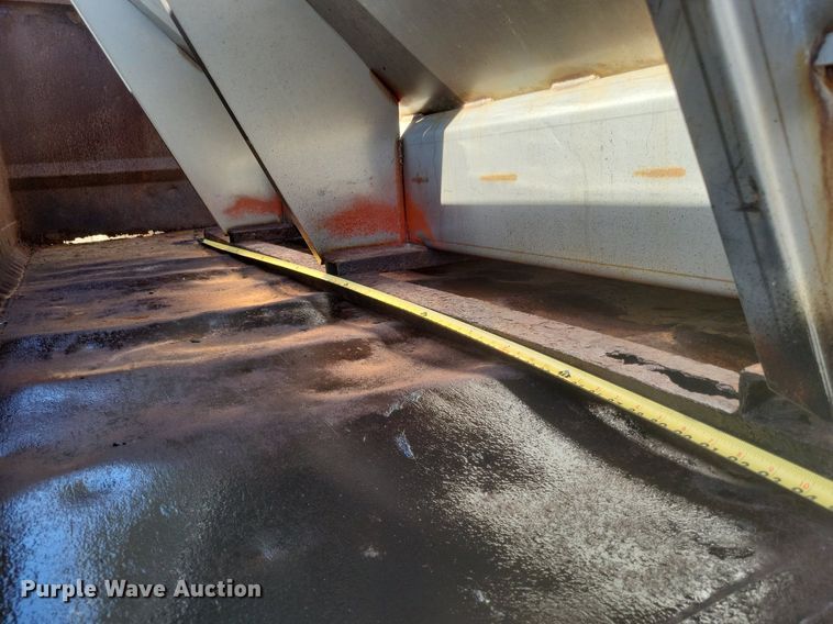 image for item DK1140 1995 Ford L8000  dump truck