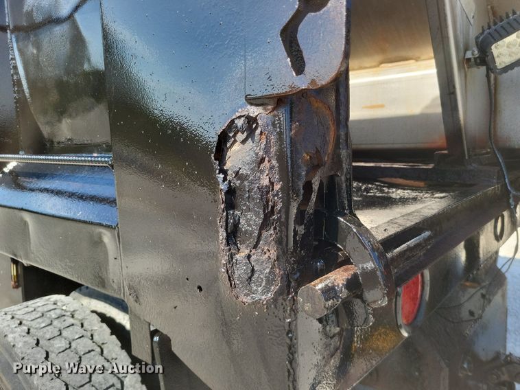 image for item DK1140 1995 Ford L8000  dump truck