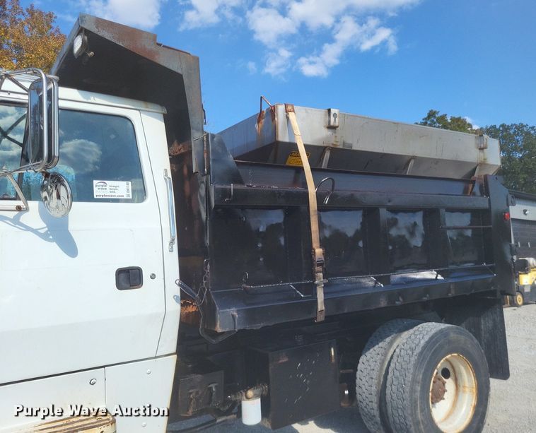 image for item DK1140 1995 Ford L8000  dump truck