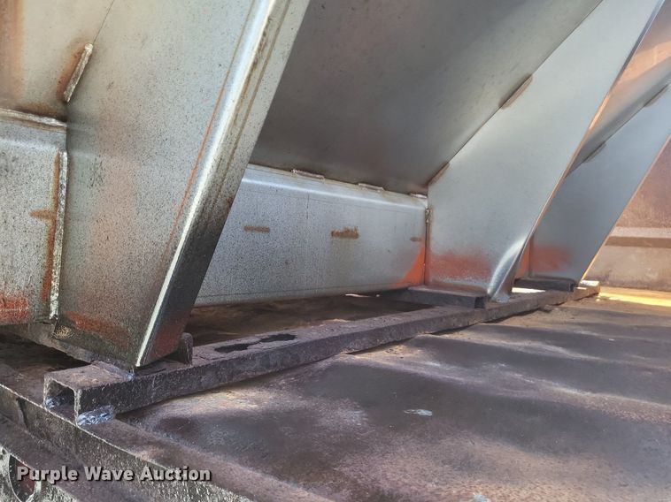 image for item DK1140 1995 Ford L8000  dump truck