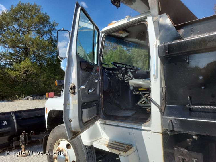 image for item DK1140 1995 Ford L8000  dump truck