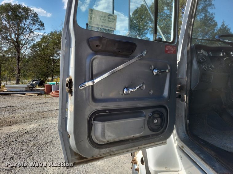 image for item DK1140 1995 Ford L8000  dump truck