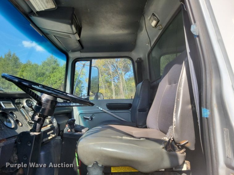 image for item DK1140 1995 Ford L8000  dump truck