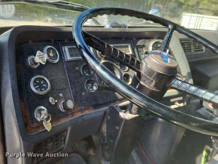 image for item DK1140 1995 Ford L8000  dump truck