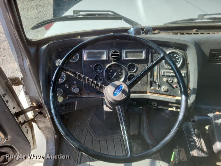 image for item DK1140 1995 Ford L8000  dump truck