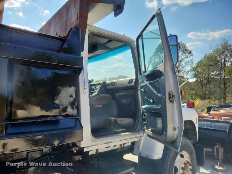 image for item DK1140 1995 Ford L8000  dump truck