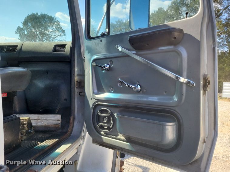 image for item DK1140 1995 Ford L8000  dump truck