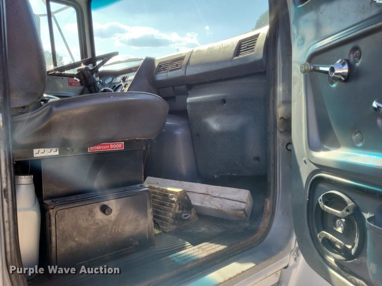 image for item DK1140 1995 Ford L8000  dump truck