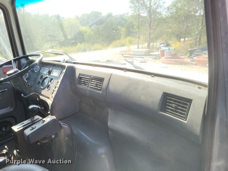 image for item DK1140 1995 Ford L8000  dump truck