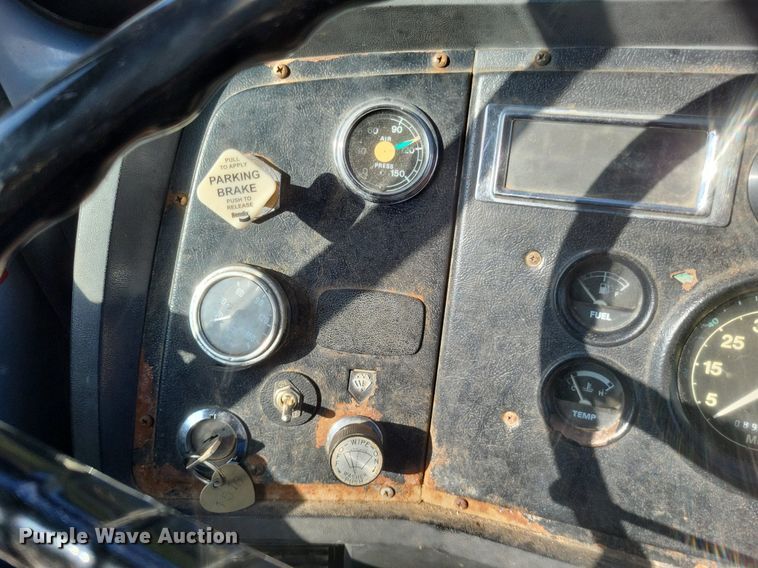 image for item DK1140 1995 Ford L8000  dump truck