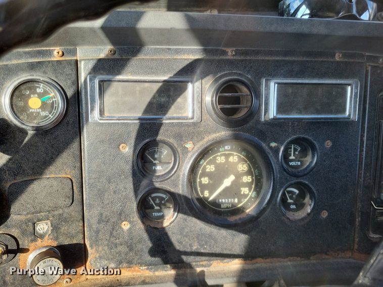 image for item DK1140 1995 Ford L8000  dump truck