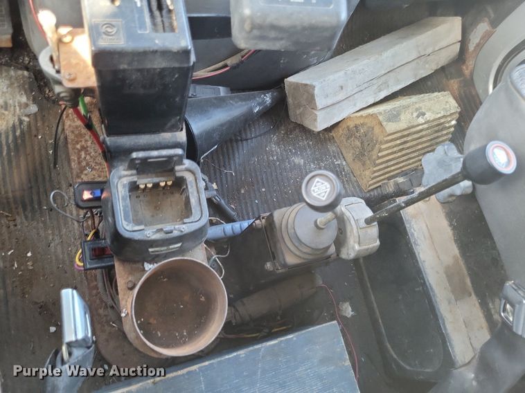 image for item DK1140 1995 Ford L8000  dump truck