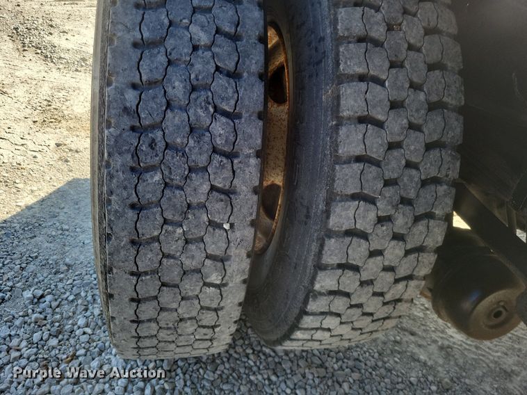 image for item DK1140 1995 Ford L8000  dump truck