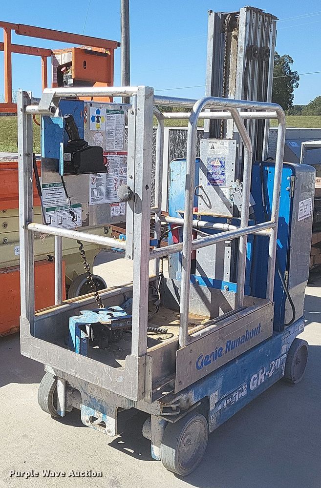 image for item DK1150 2009 Genie GR-20  vertical lift