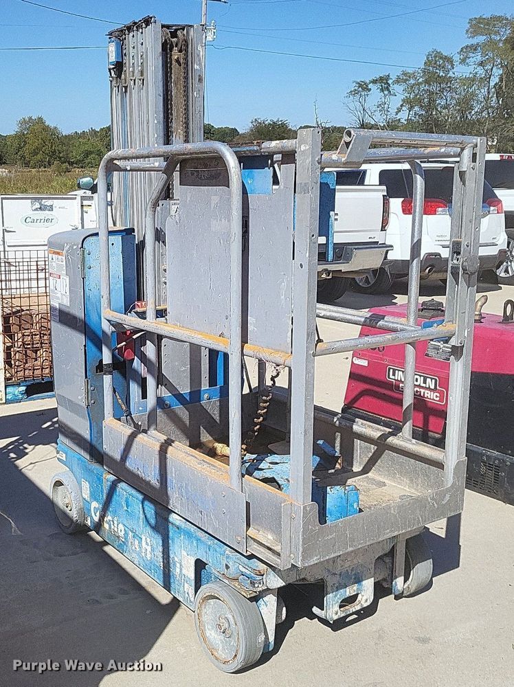 image for item DK1150 2009 Genie GR-20  vertical lift