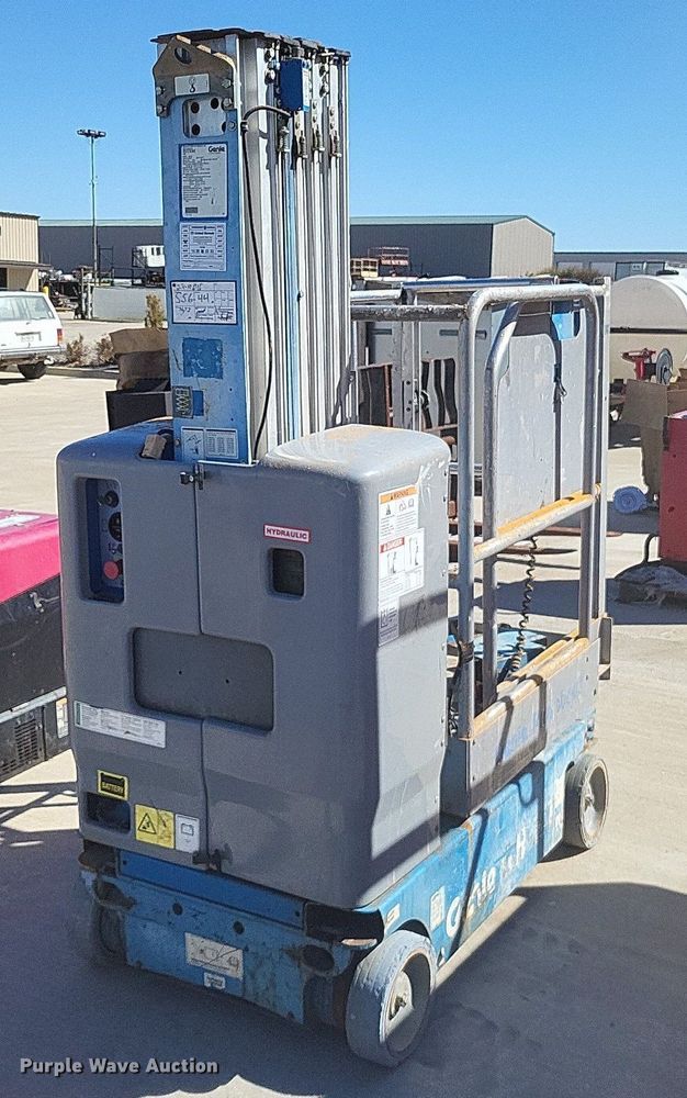 image for item DK1150 2009 Genie GR-20  vertical lift