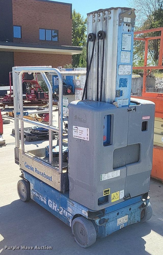 image for item DK1150 2009 Genie GR-20  vertical lift