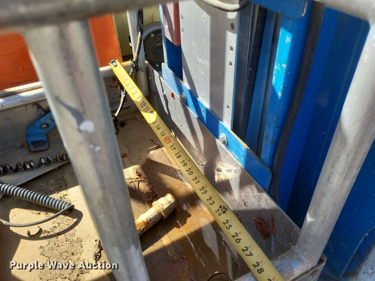 image for item DK1150 2009 Genie GR-20  vertical lift