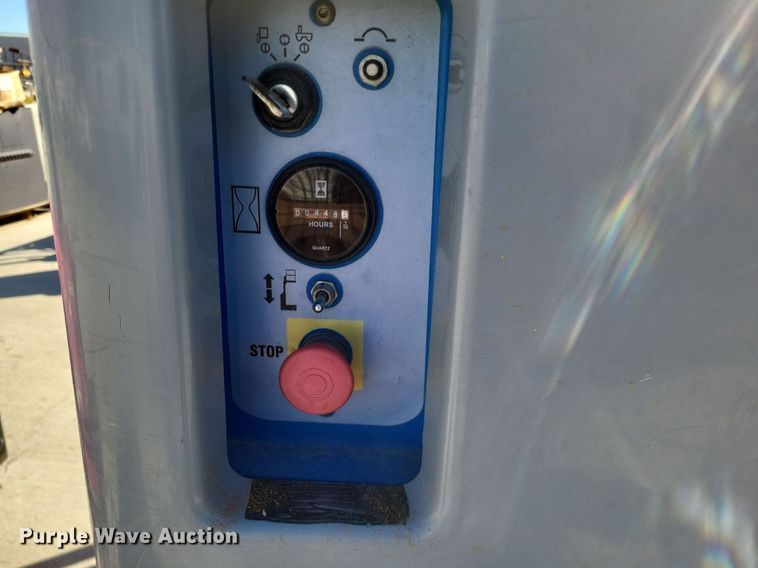 image for item DK1150 2009 Genie GR-20  vertical lift