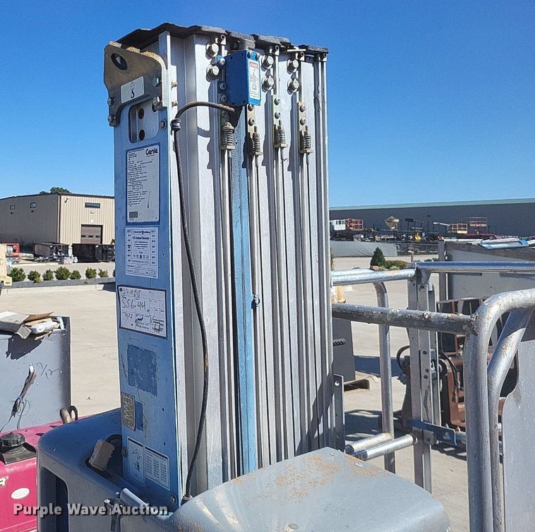 image for item DK1150 2009 Genie GR-20  vertical lift