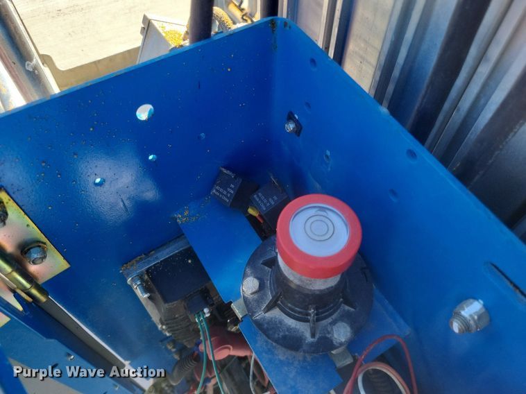 image for item DK1150 2009 Genie GR-20  vertical lift