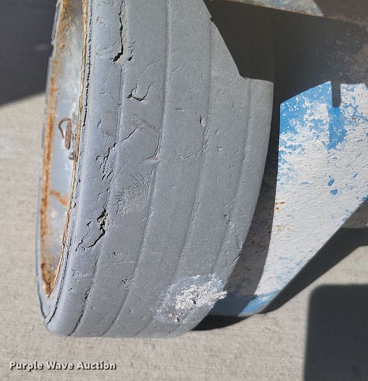 image for item DK1150 2009 Genie GR-20  vertical lift