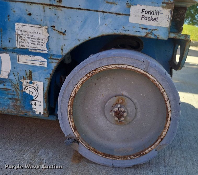 image for item DK1150 2009 Genie GR-20  vertical lift