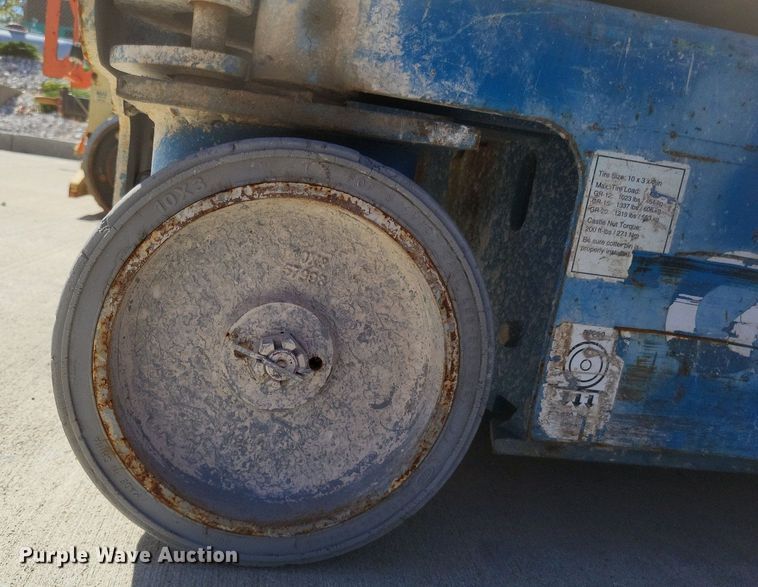 image for item DK1150 2009 Genie GR-20  vertical lift