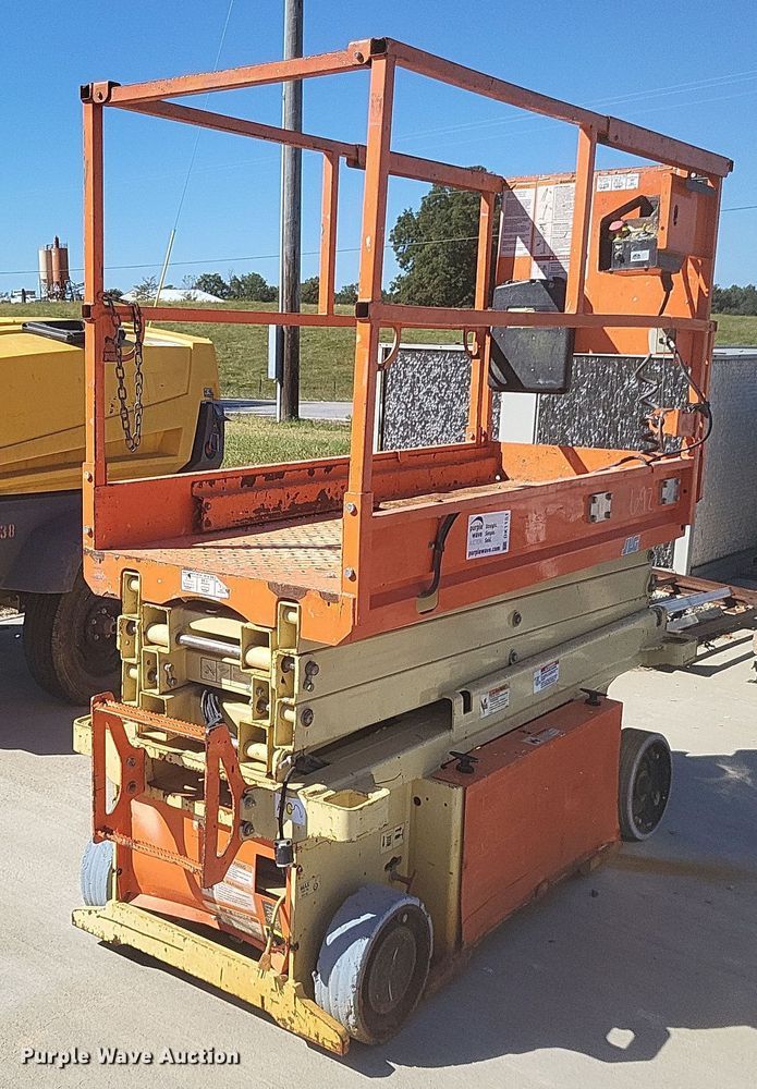 image for item DK1151 2014 JLG 1932RS  scissor lift