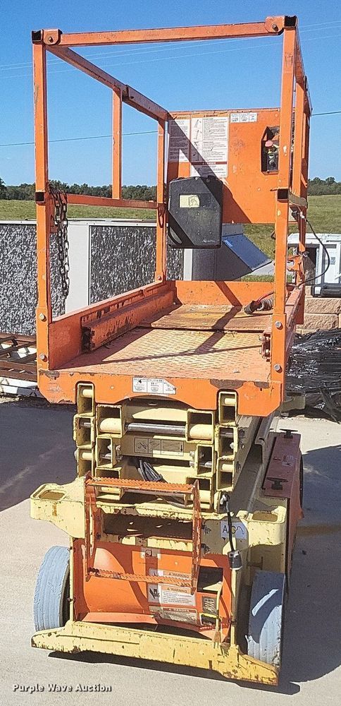 image for item DK1151 2014 JLG 1932RS  scissor lift