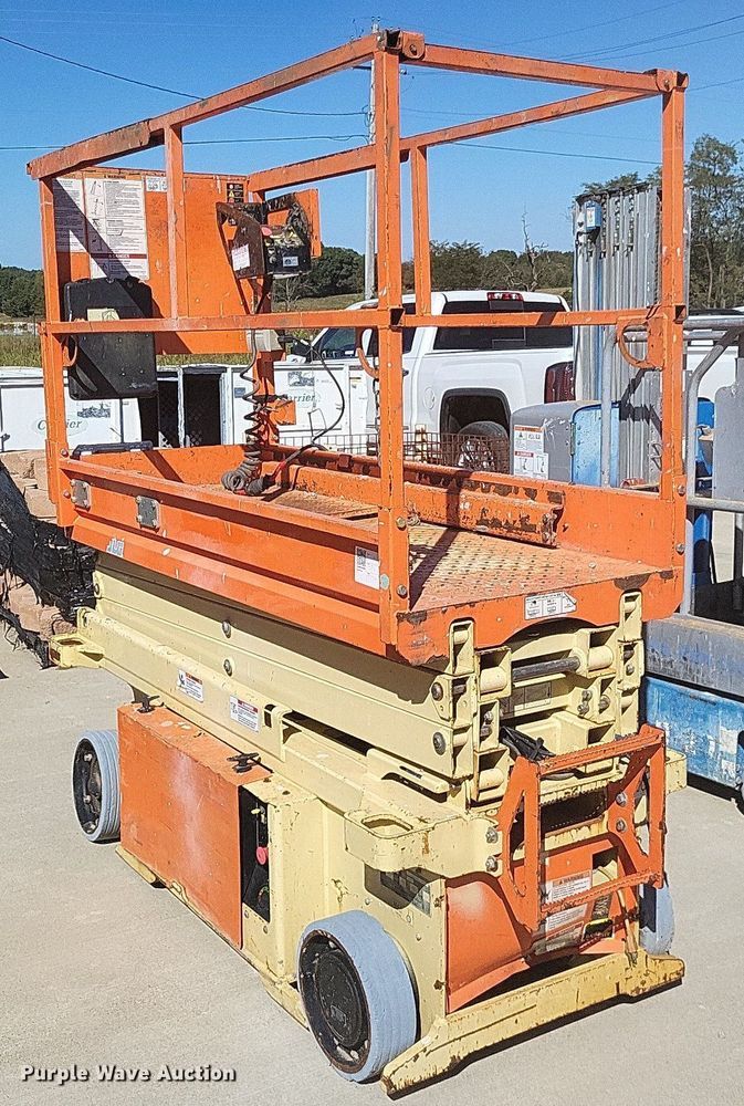 image for item DK1151 2014 JLG 1932RS  scissor lift