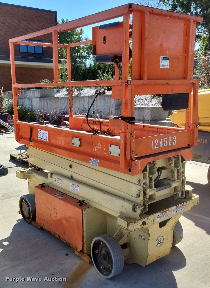 image for item DK1151 2014 JLG 1932RS  scissor lift