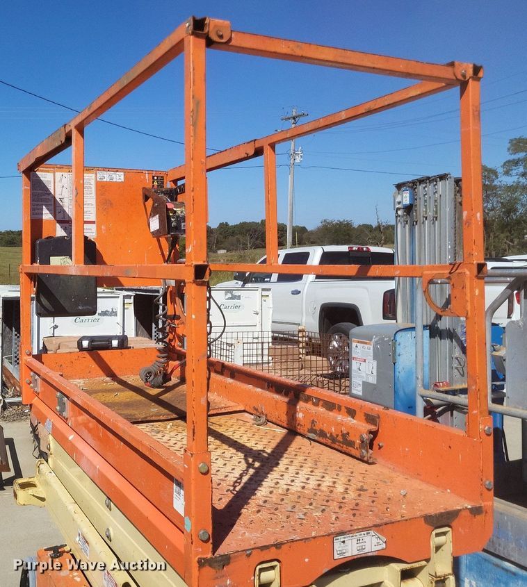 image for item DK1151 2014 JLG 1932RS  scissor lift