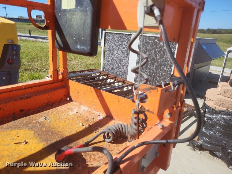 image for item DK1151 2014 JLG 1932RS  scissor lift