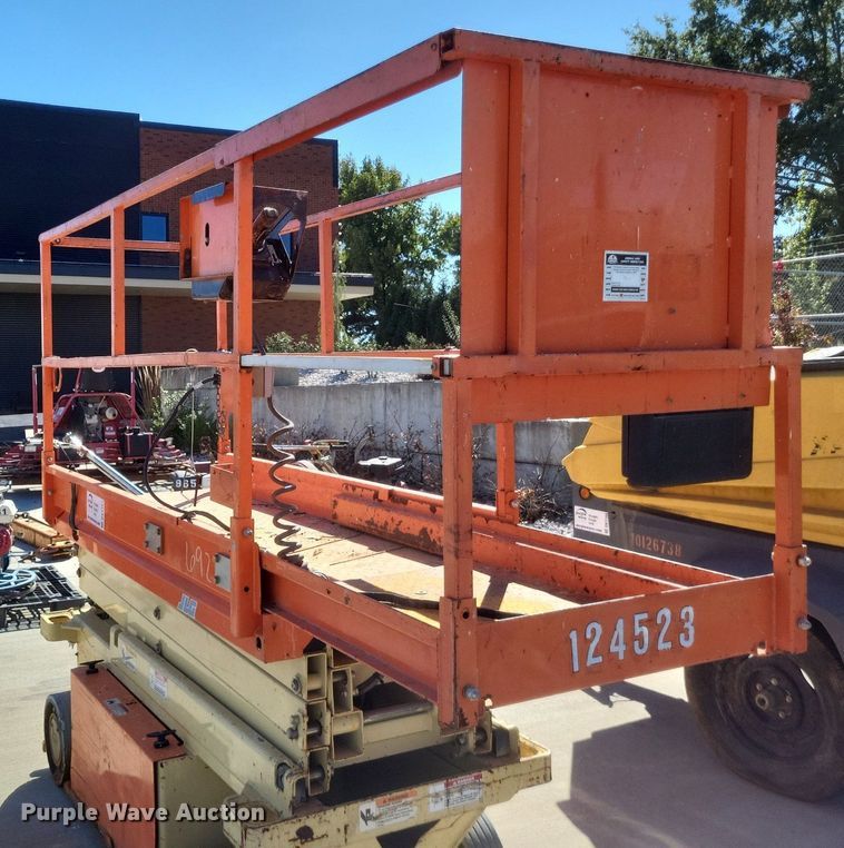 image for item DK1151 2014 JLG 1932RS  scissor lift