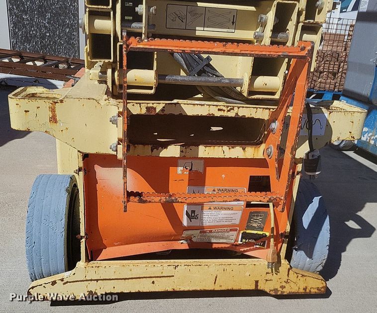 image for item DK1151 2014 JLG 1932RS  scissor lift