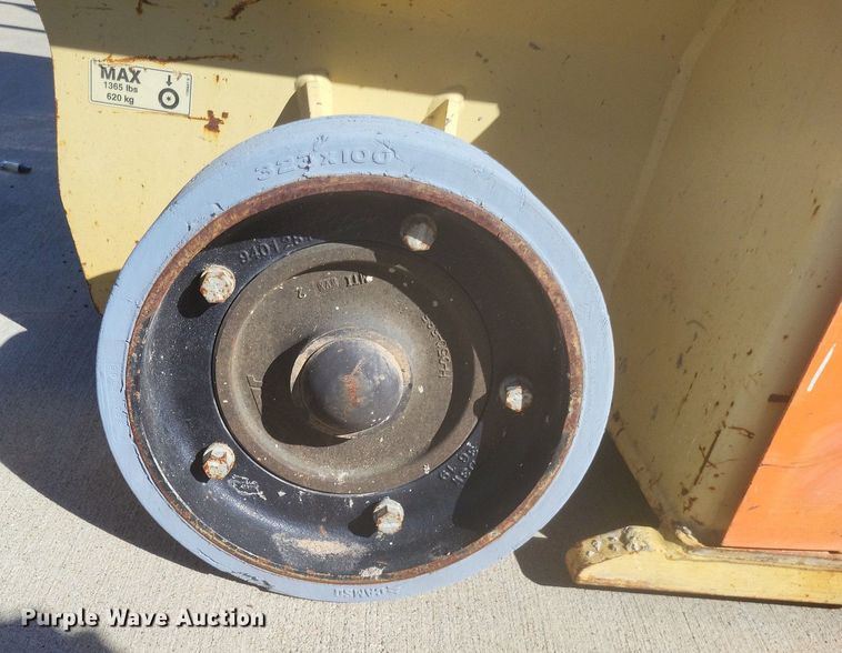 image for item DK1151 2014 JLG 1932RS  scissor lift